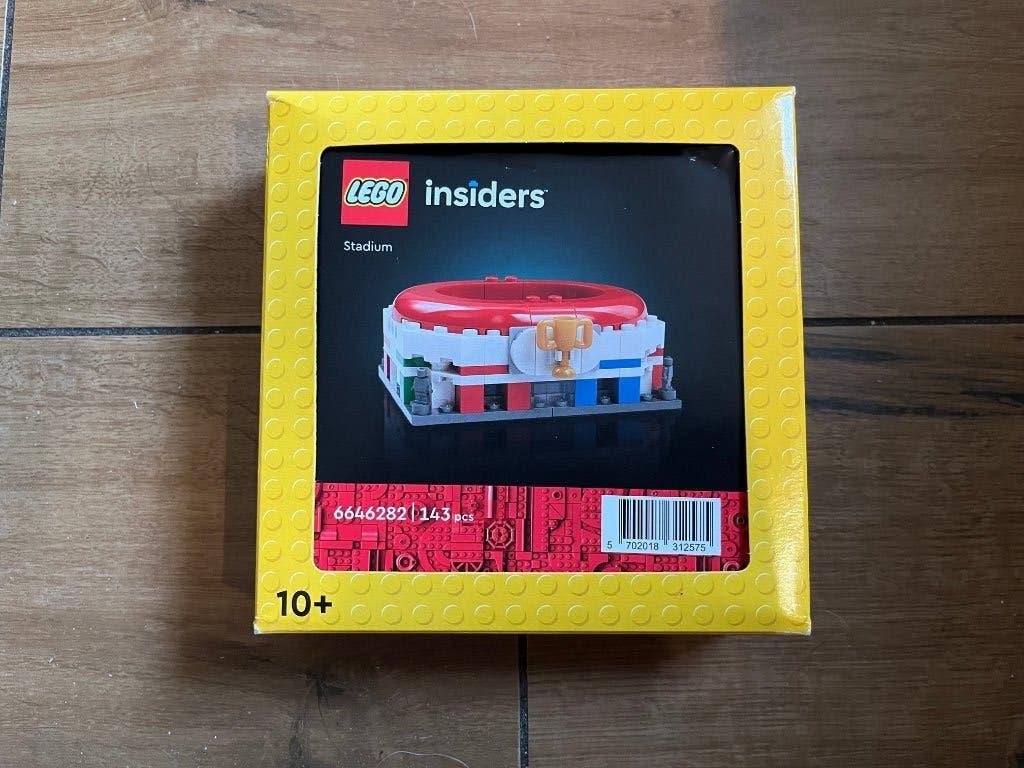 Lego Editions - 5010224 - Sportstadion, Lego.com/service, Nieuw, Ophalen of Verzenden, LEGO System A/S