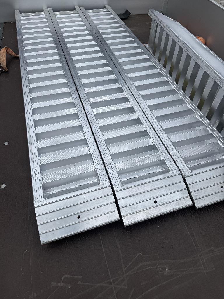 Volledig nieuwe aluminium oprijplaten, Ophalen, Nieuw