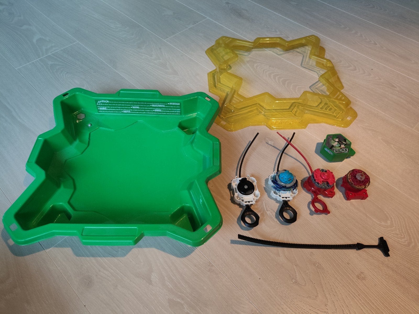 Beyblade Burst Evolution set: stadion, 4 launchers, 3 blades, Ophalen of Verzenden, Gebruikt, Jongen of Meisje