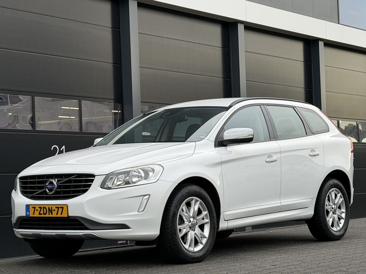 Volvo XC60 2.0 D3 Navi Clima AUTOMAAT (bj 2014), 136 pk, Parkeersensor, 1984 cc, Wit