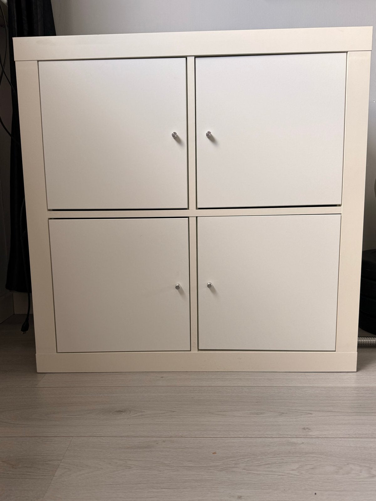 Ikea expedit / kallax vier vakken  met 4 deuren, Ophalen, Gebruikt