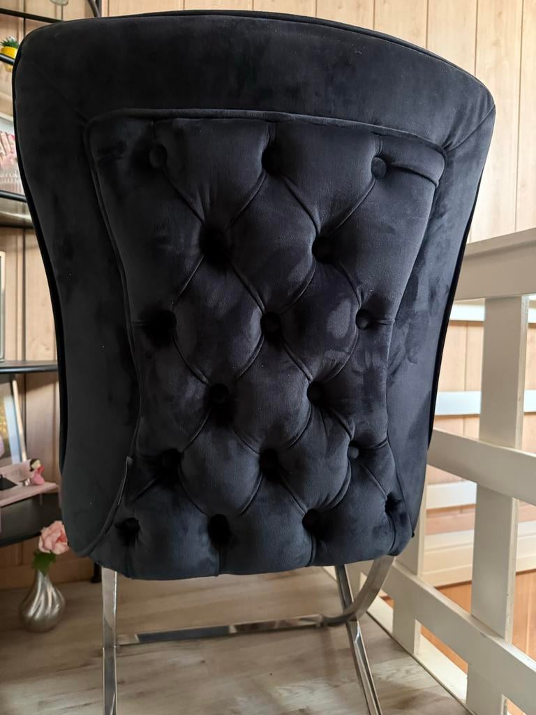 Luxe Zwarte Fluweel Eetkamerstoel met Gecapitonneerde Rug, Zwart, Ophalen of Verzenden, Zo goed als nieuw, Stof