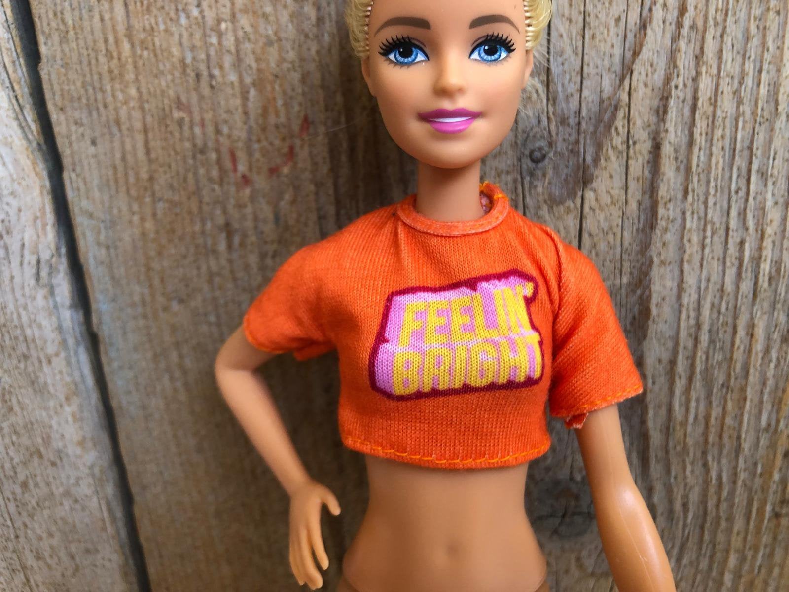 Oranje print shirt voor Barbie, Kinderen en Baby's, Ophalen of Verzenden, Zo goed als nieuw, Barbie