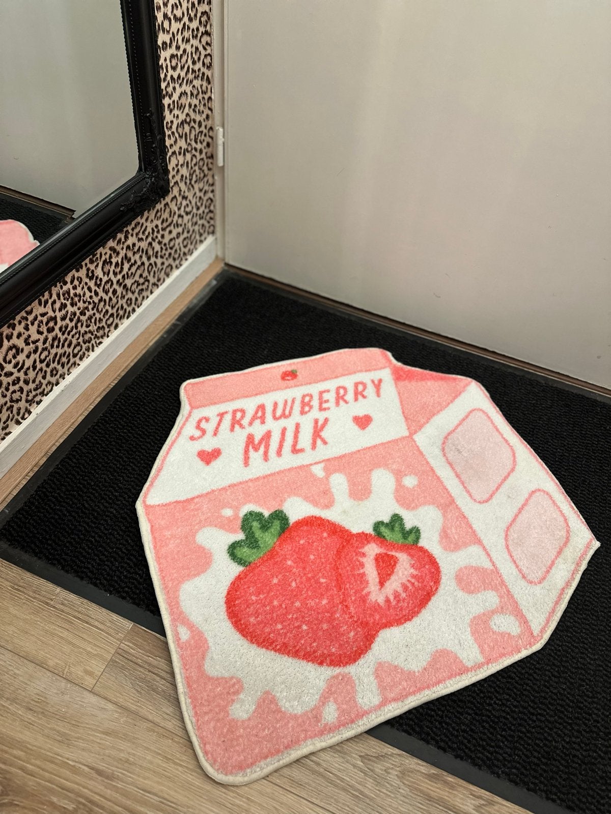TAPIJT - Strawberry Milk | Cute | Keuken | Aardbei | Kawaii, Minder dan 50 cm, Gebruikt, Wit, Minder dan 50 cm