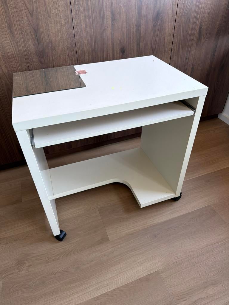 Klein bureautje met uitschuifbare plank, Ophalen, Kunststof, Gebruikt, 70 tot 120 cm