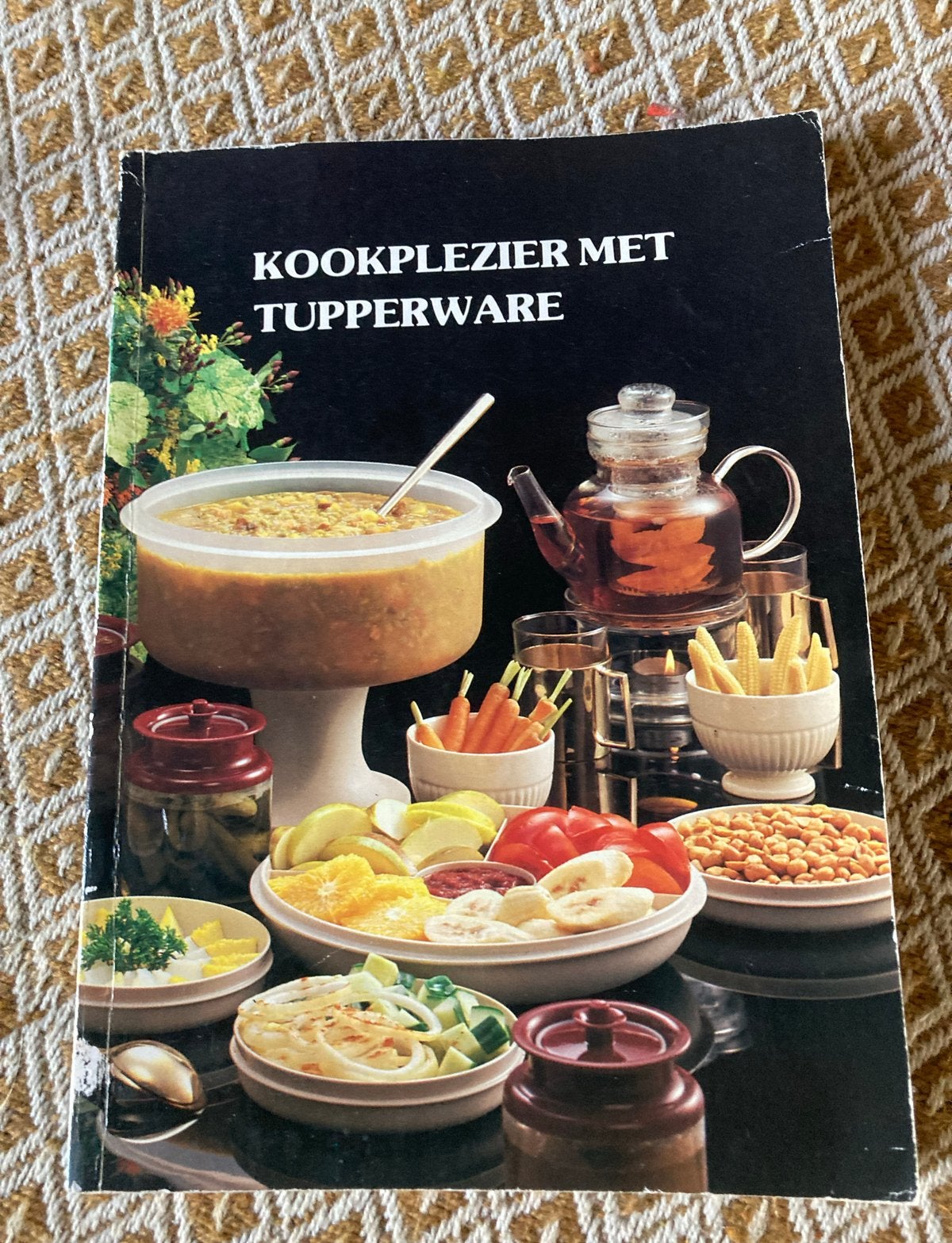Kookplezier met Tupperware vintage receptenboek, Gelezen, Voorgerechten en Soepen, Ophalen of Verzenden, Gezond koken