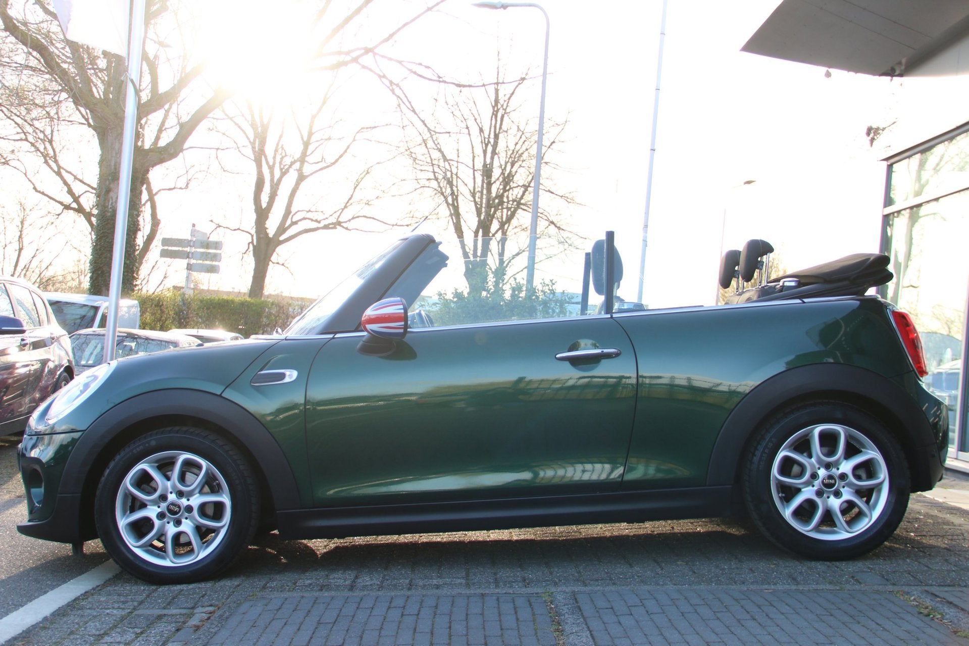 Mini Mini Cabrio 1.5 Cooper Serious Business DEALER OND NL A, Voorwielaandrijving, 136 pk, Gebruikt, Euro 6