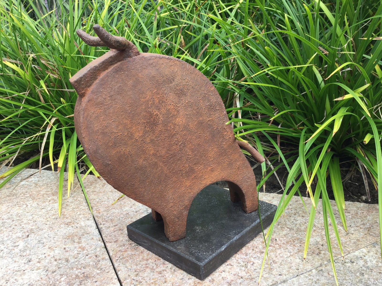 Decoratieve Stier Sculptuur - Roestbruin Metaal op Sokkel, Minder dan 20 cm, Ophalen of Verzenden, Zoogdier, Op sokkel