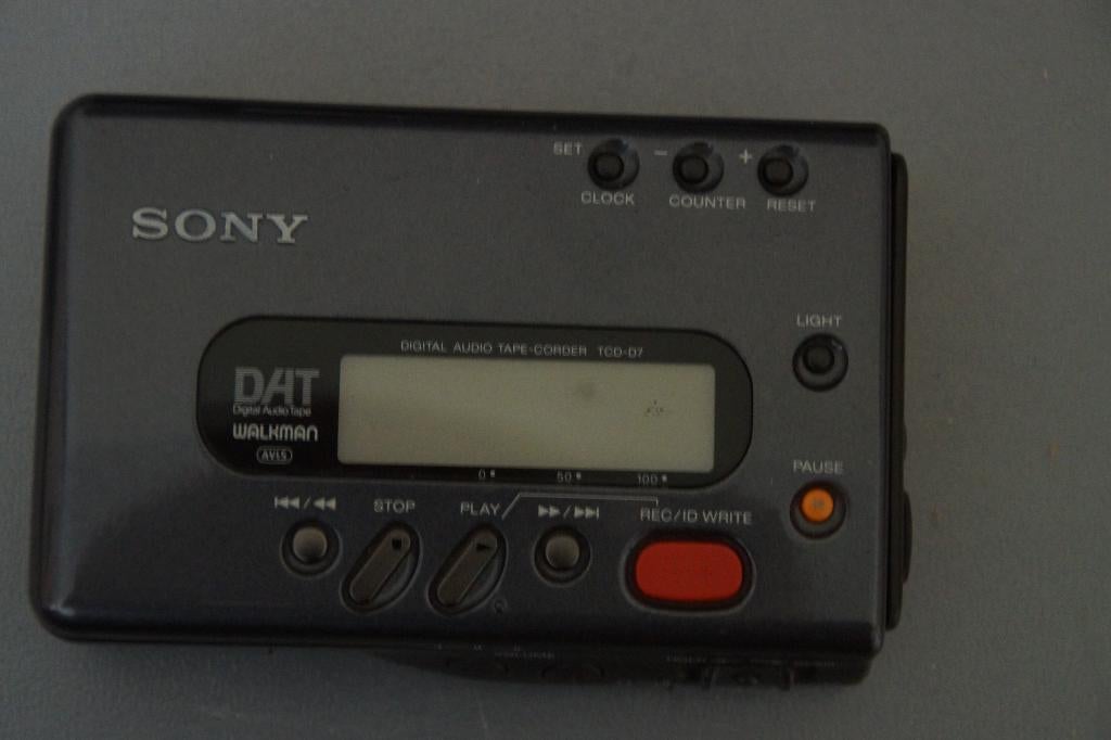Sony walkman audio corder TCD-07 mer 2 tapes defect, Ophalen of Verzenden, Niet werkend, Audio
