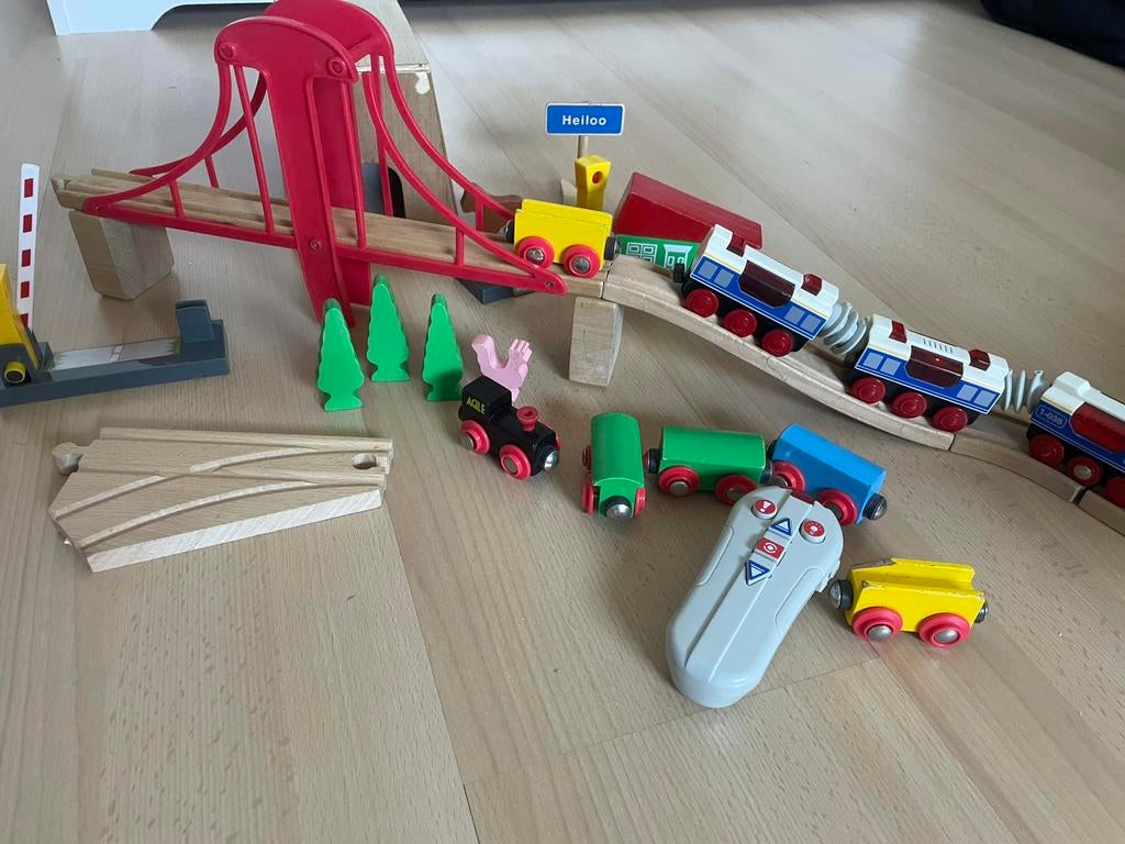 Houten treinbaan met veel extra’s, Kinderen en Baby's, Speelgoed | Thomas de Trein, Ophalen, Zo goed als nieuw
