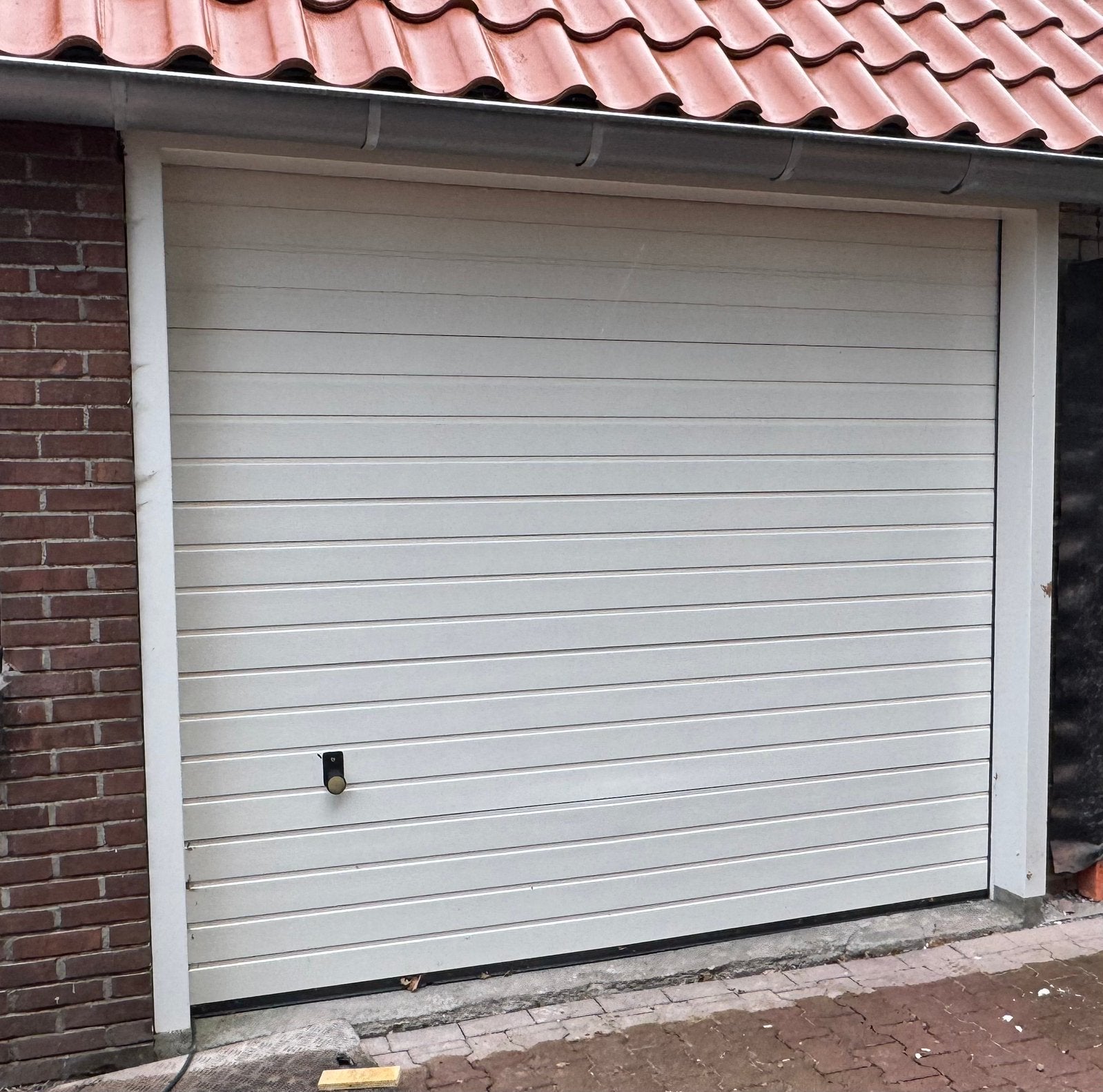 Automatische garagedeur Hoogte 2,38 Breedte 2,75, Ophalen, Gebruikt, 200 cm of meer, Crème of Beige