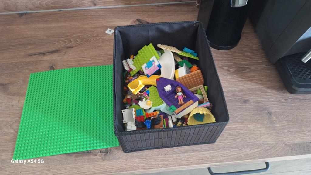 Grote doos met diverse Lego en grondplaat, Kinderen en Baby's, Speelgoed | Duplo en Lego, Inclusief minifiguren, Gebruikt, Overige thema's