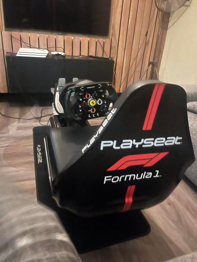 PlaySeat Formule 1 met Ferrari Stuur Add-on, Online, Gebruikt, 1 speler, Racen en Vliegen