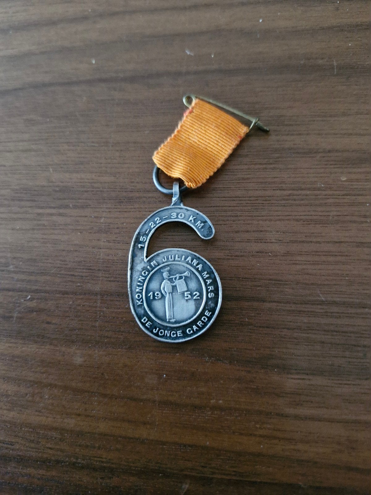 095 Koningin Juliana Mars Medaille 1952 - De Jonge Garde, Postzegels en Munten, Penningen en Medailles, Overige materialen, Ophalen of Verzenden