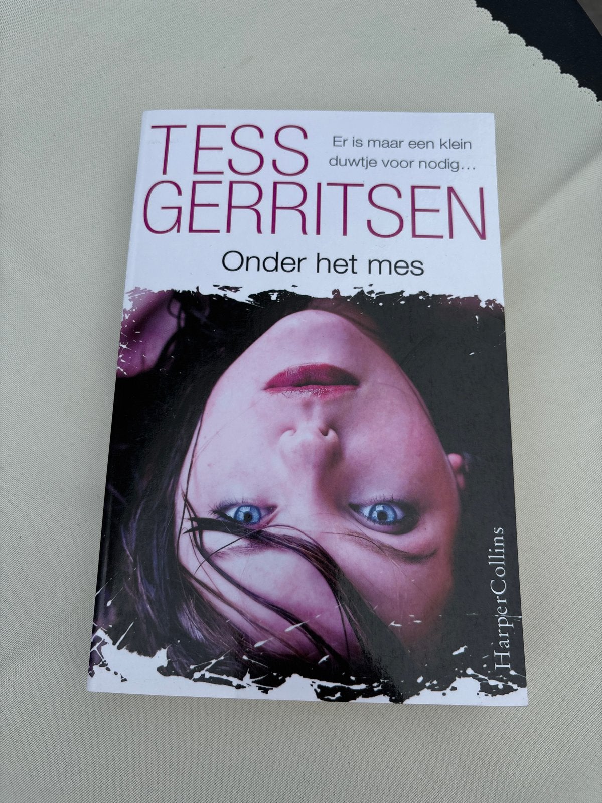 Tess Gerritsen - Onder het mes (Thriller), Ophalen of Verzenden, Zo goed als nieuw, Nederland