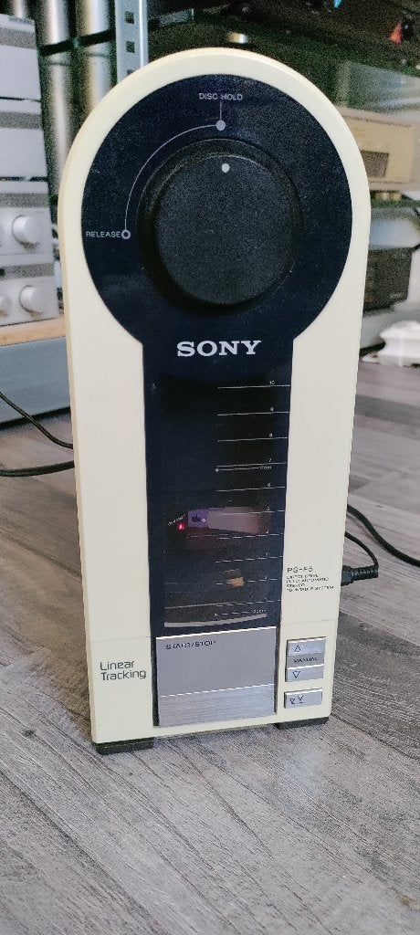 Gezocht: Sony PS-F9 of PS-F5 flamingo draagbare platenspeler, Ophalen of Verzenden, Sony