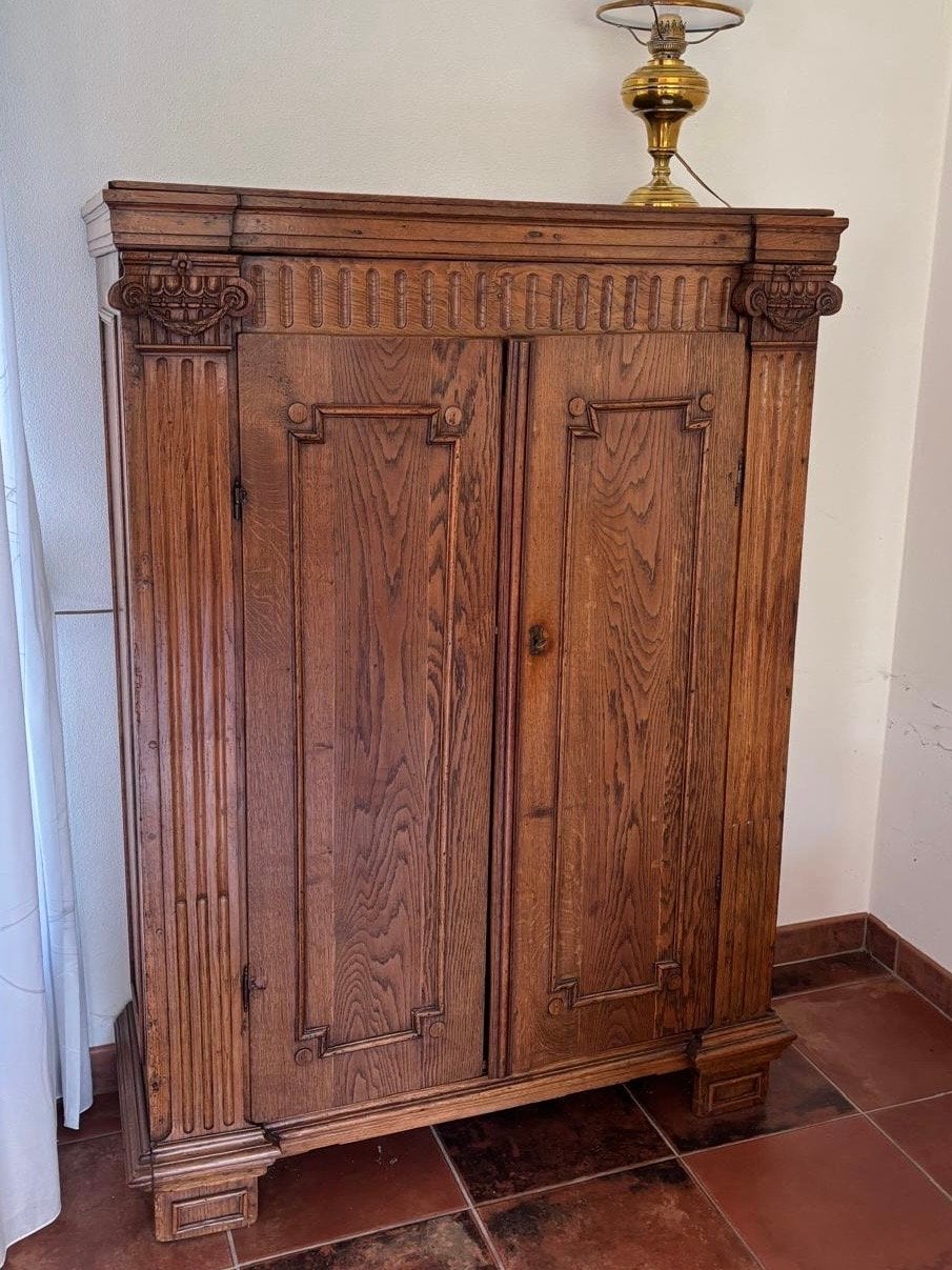 Antieke houten keef-, poort-, of meidenkast, Ophalen