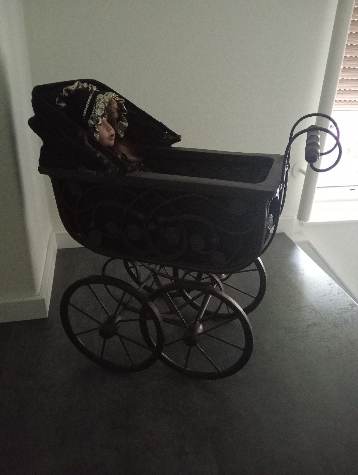 te koop antieke poppenwagen met porseleinen pop, Antiek en Kunst, Antiek | Speelgoed, Ophalen
