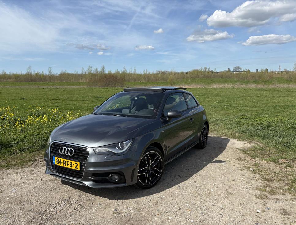 Audi A1 1.4 Tfsi automaat S-tronic pano 2011 Daytona grey, A1, Zwart, 4 cilinders, 4 stoelen