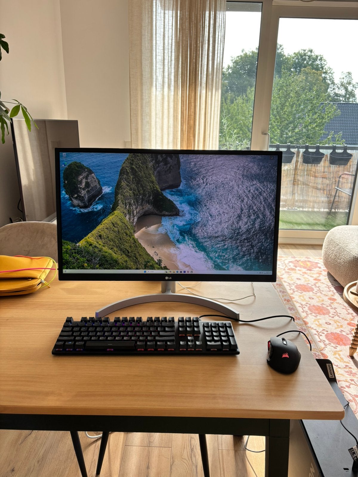 LG 27UL500-W 27 inch 4K UHD IPS monitor, Ophalen, Zo goed als nieuw, Gaming, 3 tot 4 Ghz
