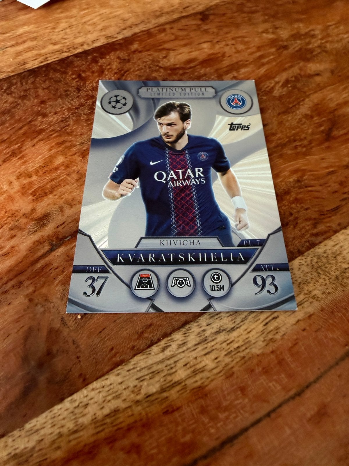 Topps Match Attax Khvicha Kvaratskhelia Platinum Pull, Verzenden, Zo goed als nieuw, Buitenlandse clubs, Spelerskaart