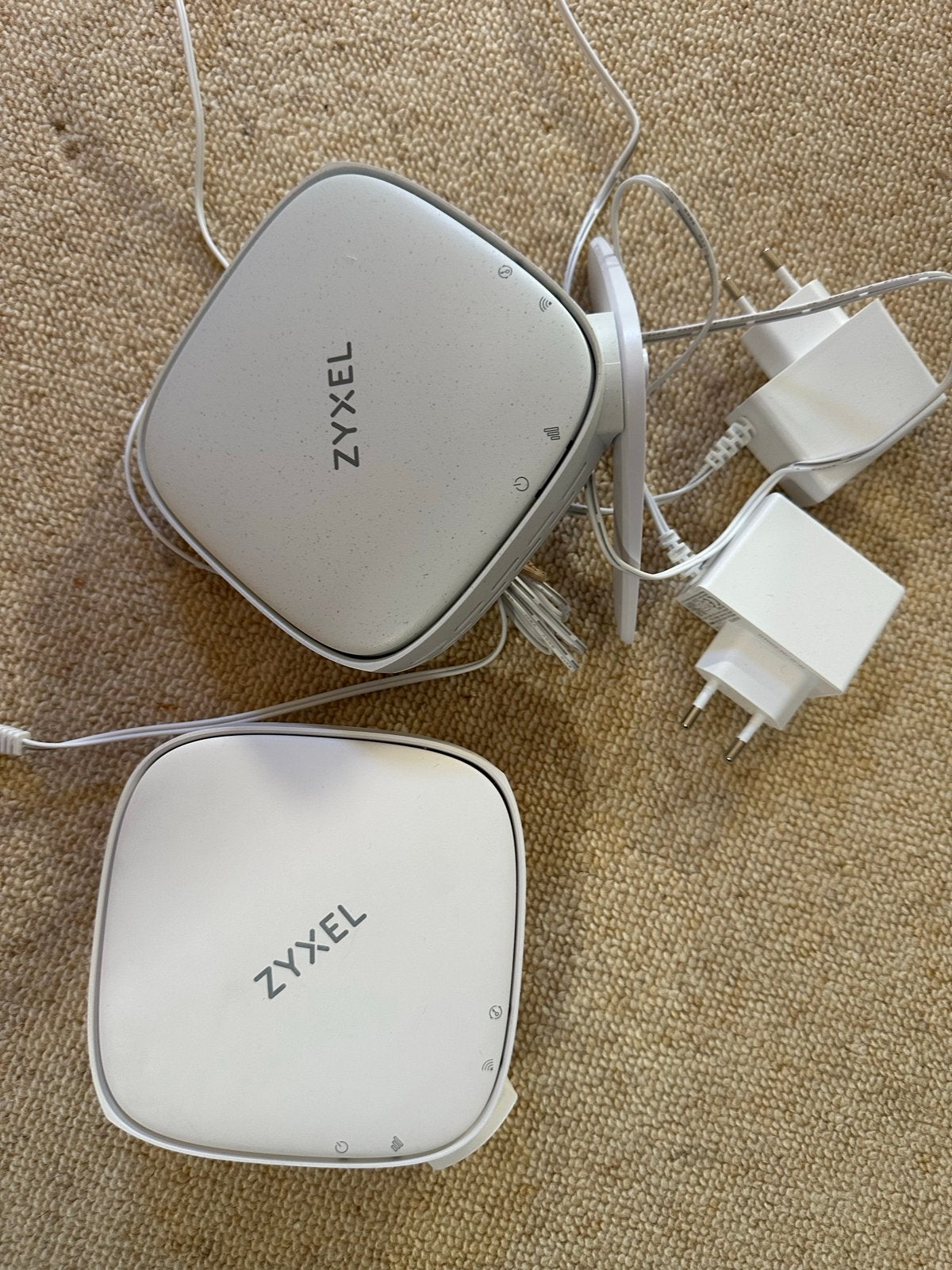Zyxel Routers (2 stuks) met adapters, Verzenden, Gebruikt, Router