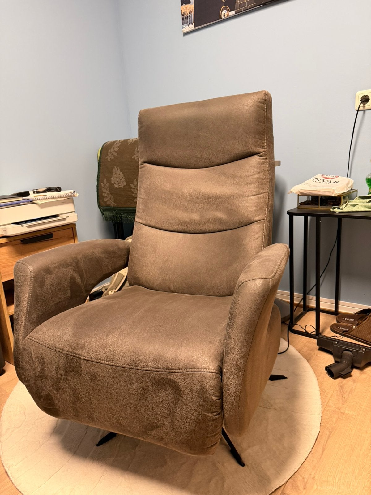 Kwalitatieve relaxfauteuil met elektrische bediening, Huis en Inrichting, Ophalen, Gebruikt, Stof, 75 tot 100 cm