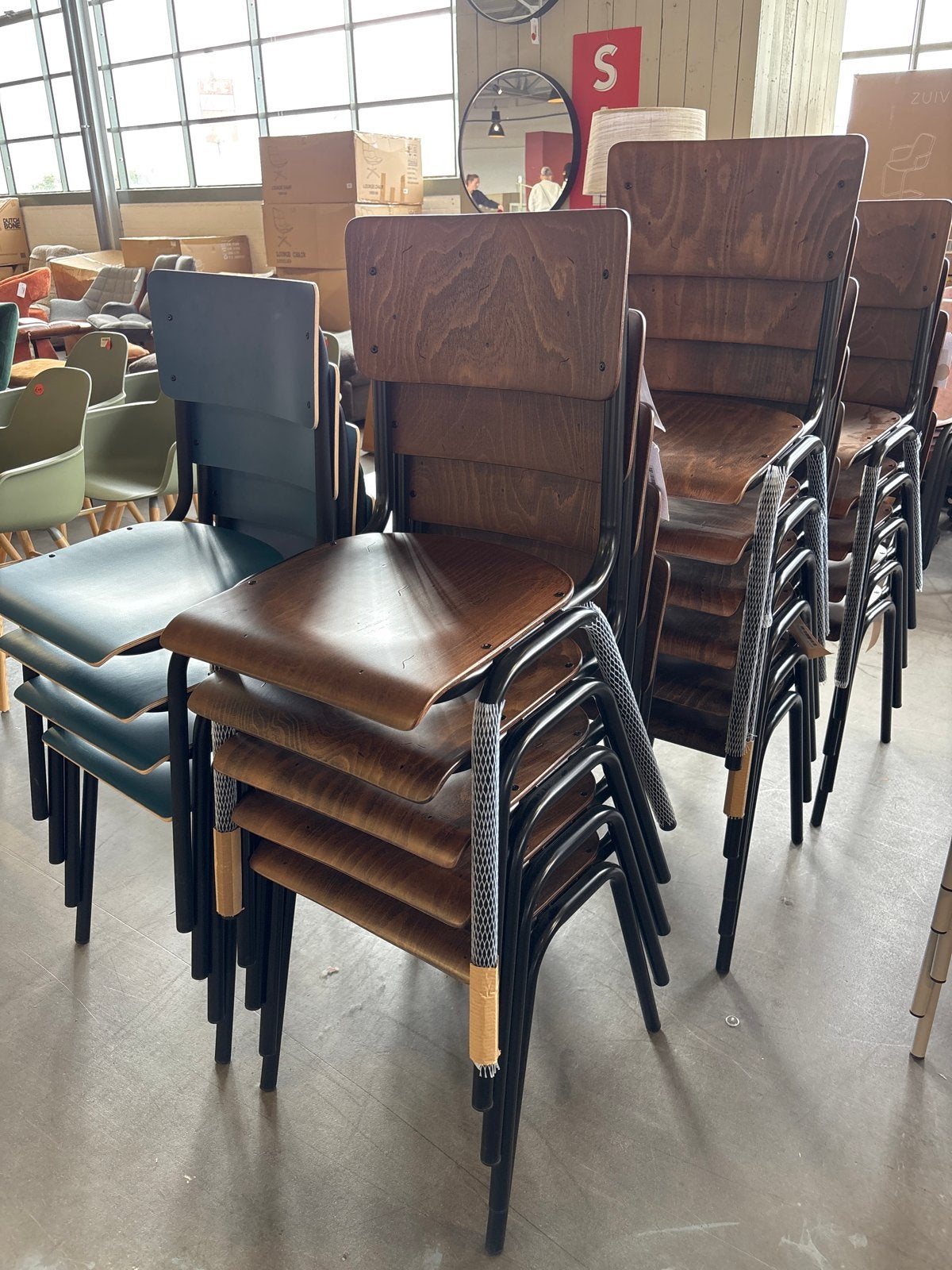 Dutchbone Scuola & Zuiver stapelbare eetkamerstoelen, Huis en Inrichting, Ophalen, Overige kleuren, Nieuw, Vijf, Zes of meer stoelen
