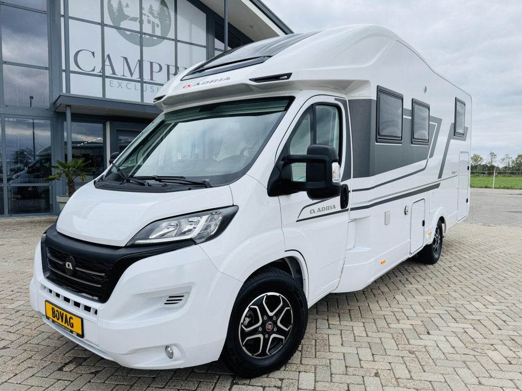 Foto 7 van Adria Matrix Plus 670 DL Automaat Lithium Airco Omvormer