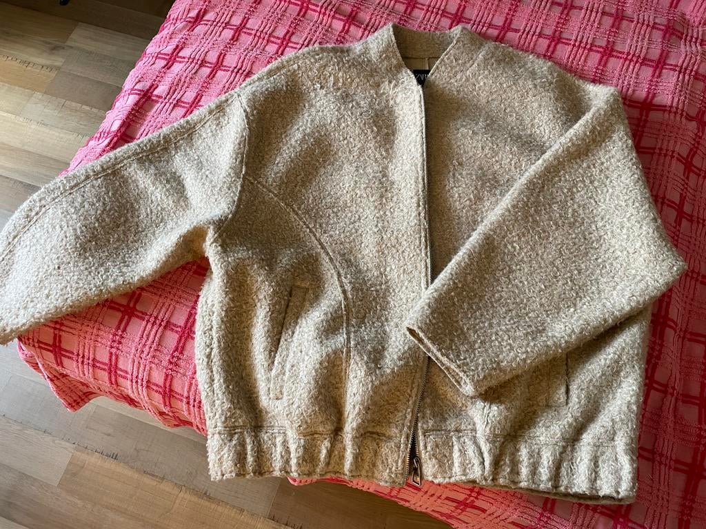 Mooie jas van Zara. Beige, bouclé stof., Kleding | Dames, Ophalen of Verzenden, Nieuw, Beige