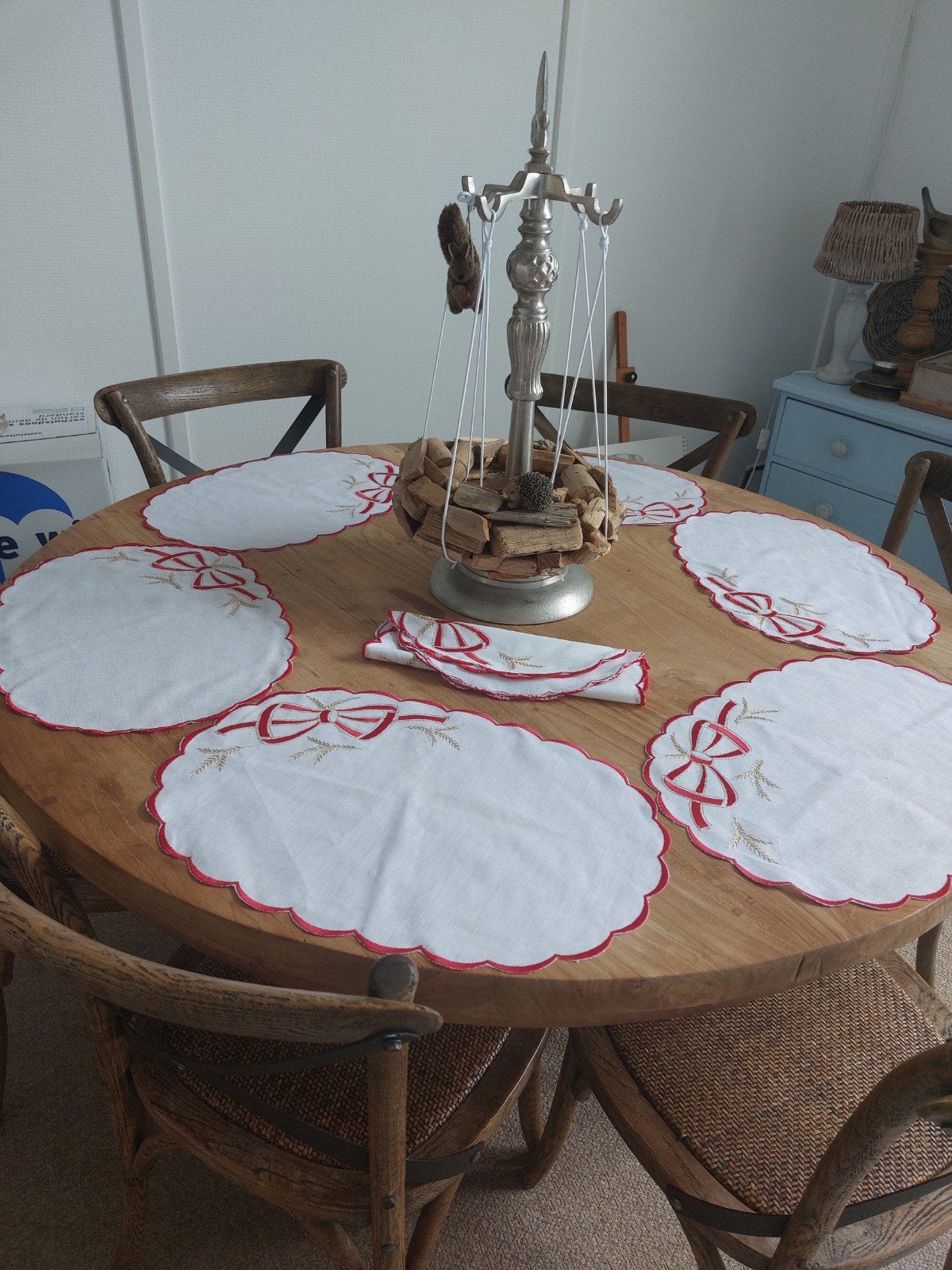 8 z.g.a.n. linnen feestelijke placemats wit/rood, Ophalen, Zo goed als nieuw, Ovaal, Linnen