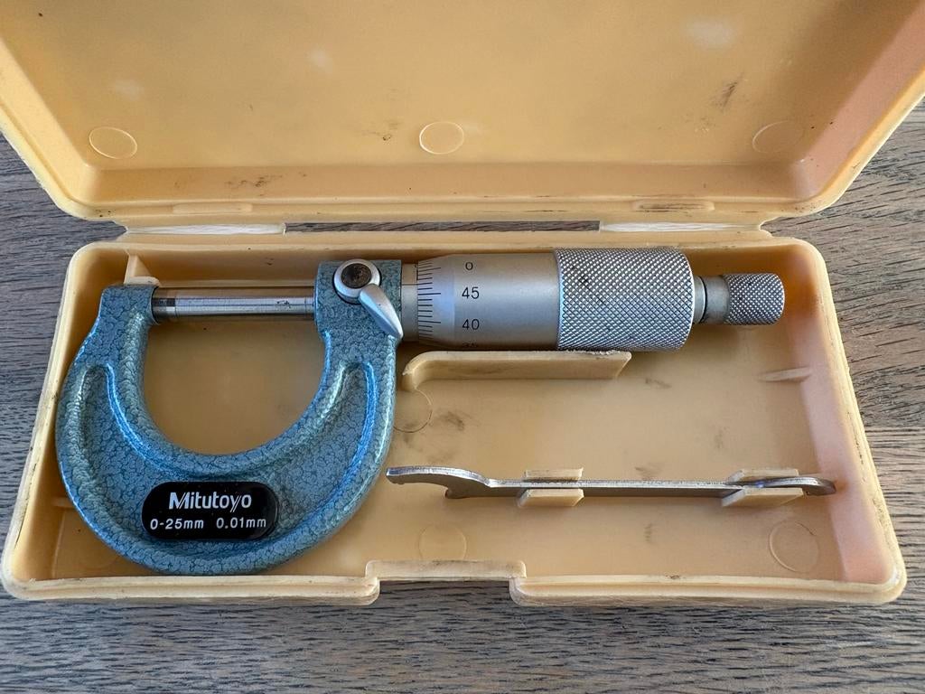 Mitutoyo Micrometer 0-25mm 0.01mm in doos, Doe-het-zelf en Verbouw, Meetapparatuur, Ophalen of Verzenden, Gebruikt, Afstand