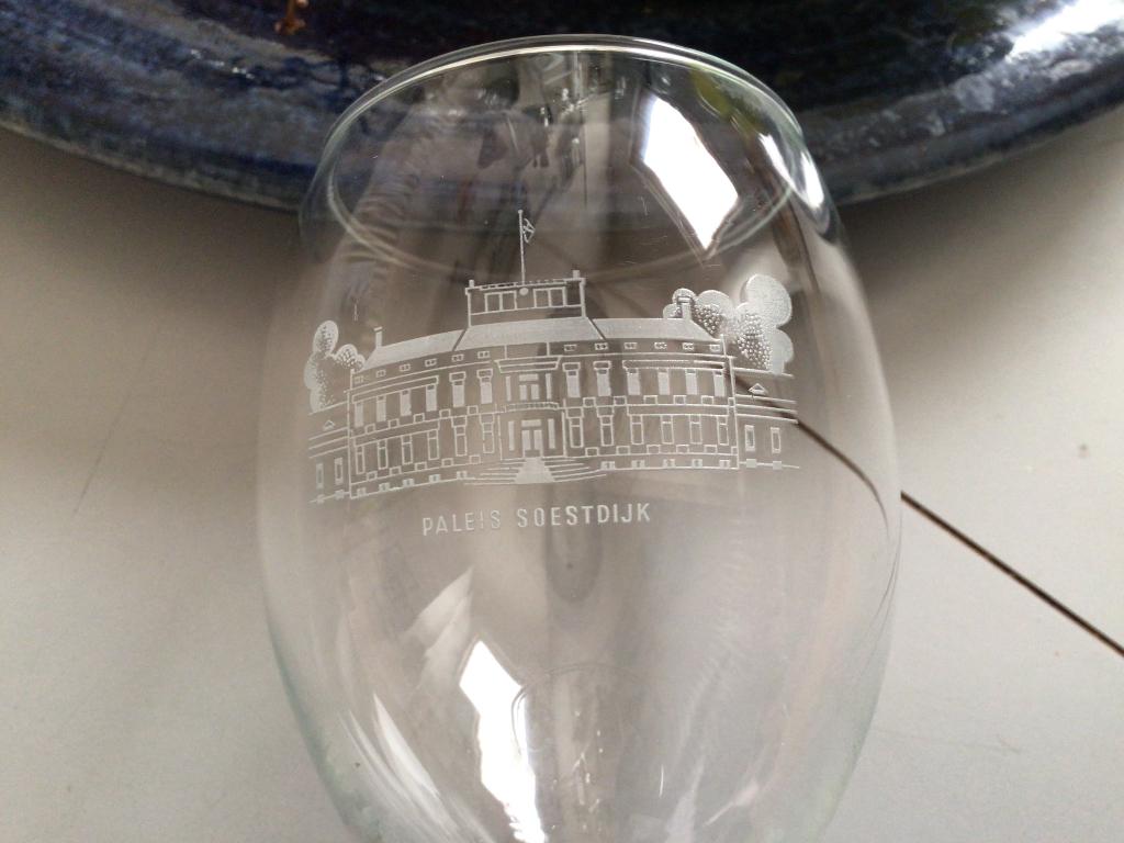 Wijnglas Paleis Soestdijk, verzamelen, Verzamelen, Glas en Borrelglaasjes, Ophalen, Zo goed als nieuw, Borrel- of Shotglas