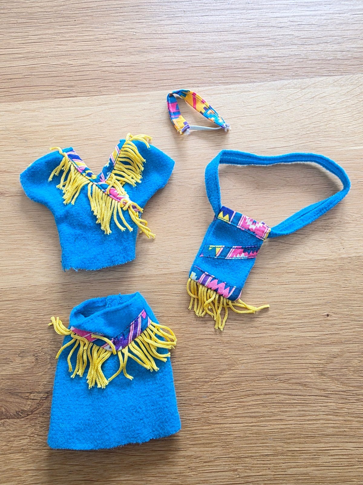 Barbie kleertjes met franjes, Ophalen of Verzenden, Gebruikt, Barbie