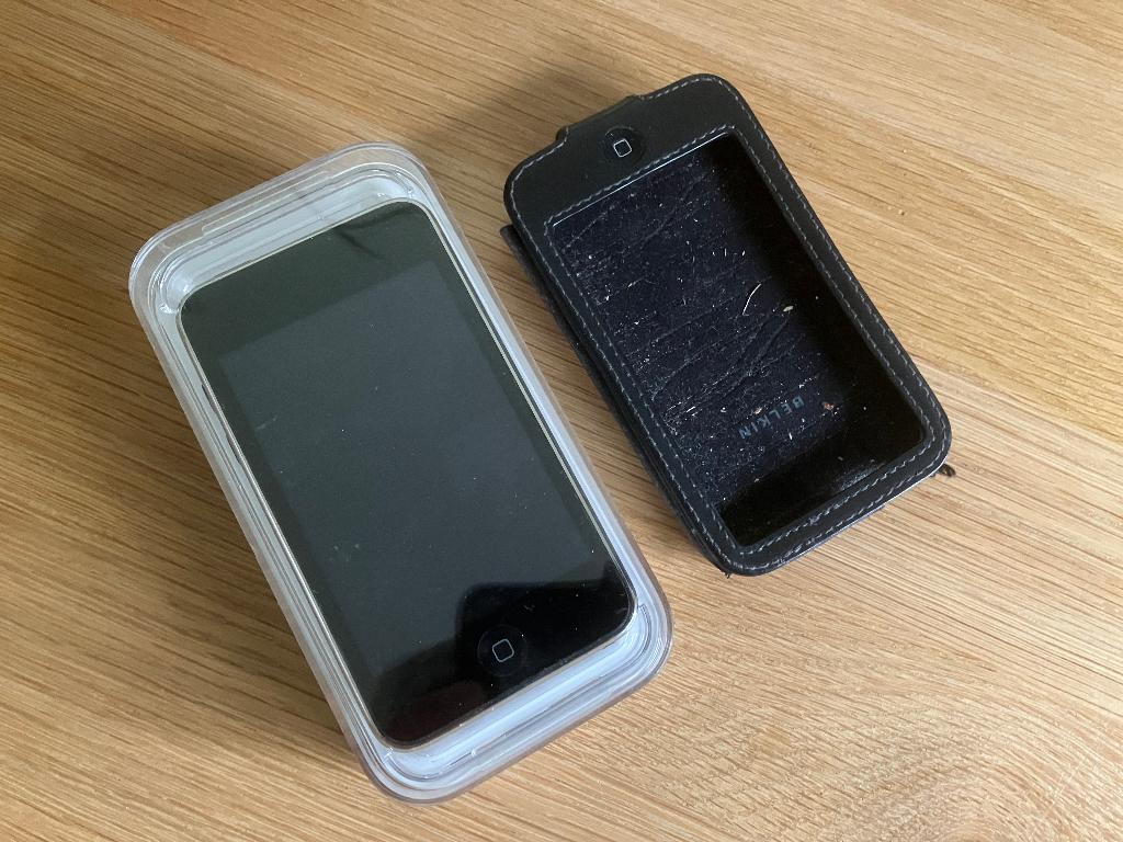 Apple Ipod Touch 8 Gb met hoesje, lader en verpakking, Audio, Tv en Foto, Mp3-spelers | Apple iPod, Gebruikt, Touch, Zwart, Ophalen of Verzenden