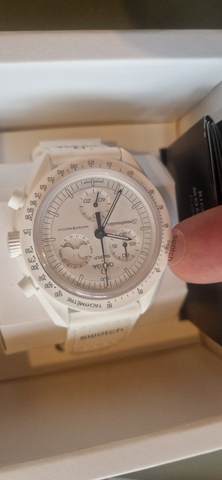 Omega x Swatch Moonswatch snoopy SO33W700, Ophalen of Verzenden, Nieuw, Kunststof, Omega