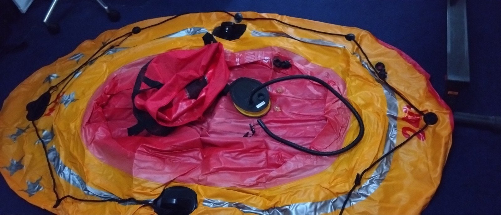 Hema 2-persoons opblaasboot met pomp en tas, Ophalen, Gebruikt
