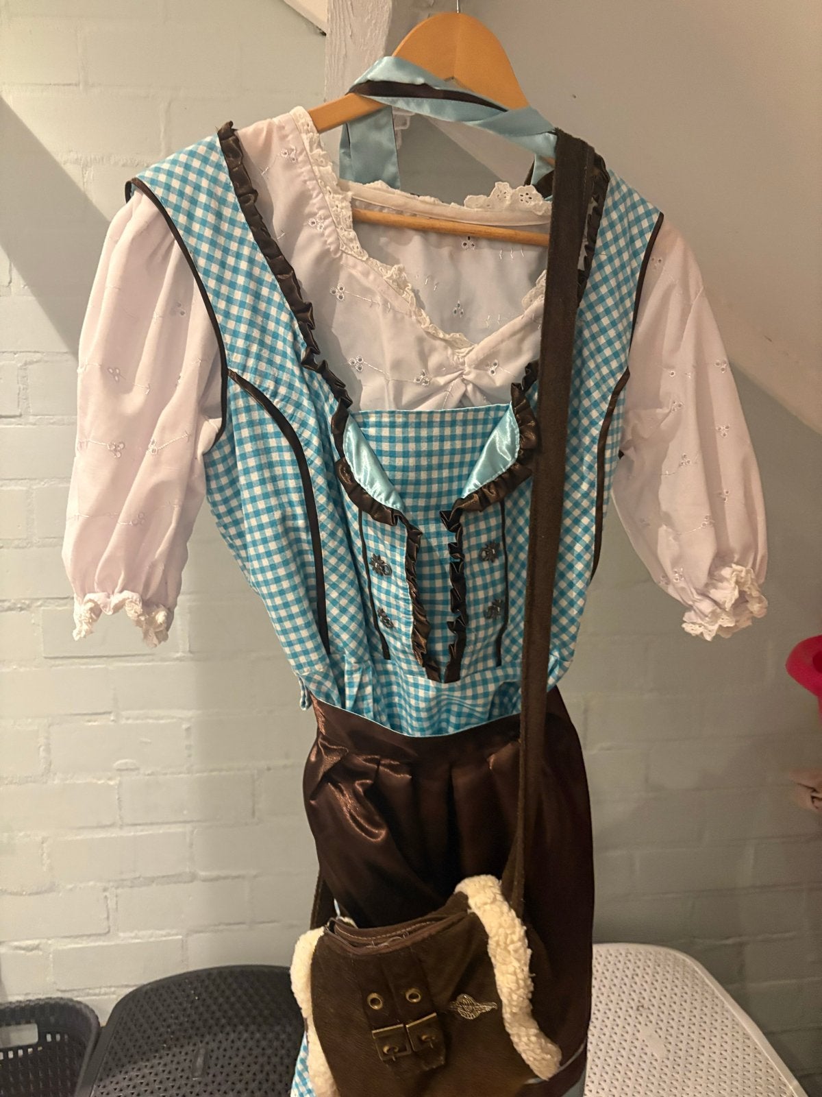 Dirndl Oktoberfest kostuum met tasje, Maat 42/44 (L), Ophalen of Verzenden, Kleding, Overige thema's