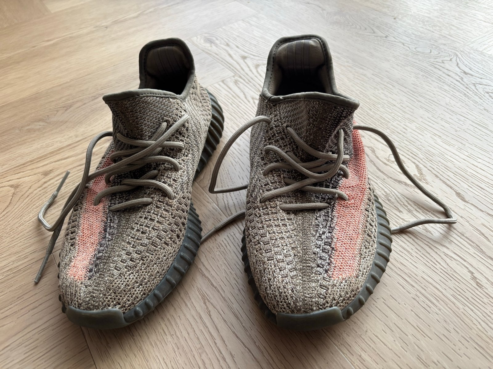 Adidas Yeezy  Boost 350 V2 Ash Stone - Maat 43,5, Ophalen, Gedragen, Overige kleuren, Sneakers of Gympen