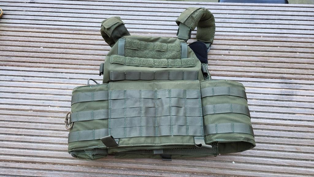 Plate carrier Warrior Assault Systemen + radiopouch, Verzamelen, Militaria | Algemeen, Ophalen of Verzenden