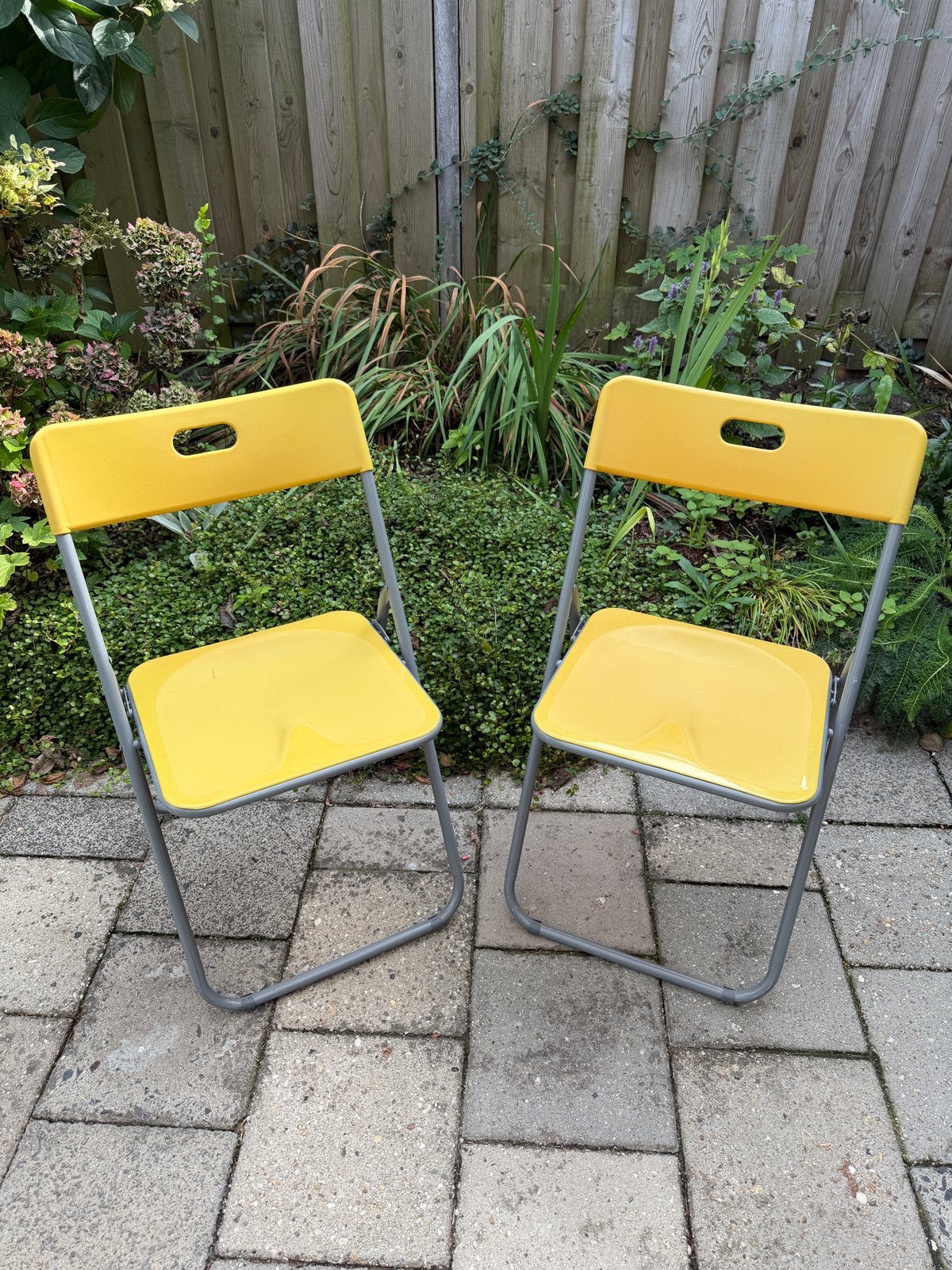 2 gele klapstoelen, Ophalen, Kunststof, Gebruikt, Twee