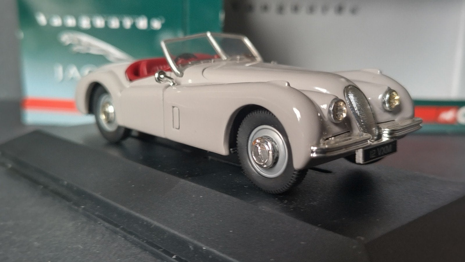 Jaguar XK 120 lavender Grey 1:43 Vanguards Pol, Hobby en Vrije tijd, Modelauto's | 1:43, Overige merken, Auto, Verzenden, .