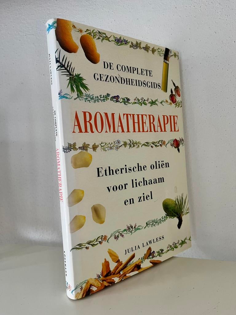 Aromatherapie - Etherische oliën - Julia Lawless, Boeken, Ophalen of Verzenden, Zo goed als nieuw, Kruiden en Alternatief