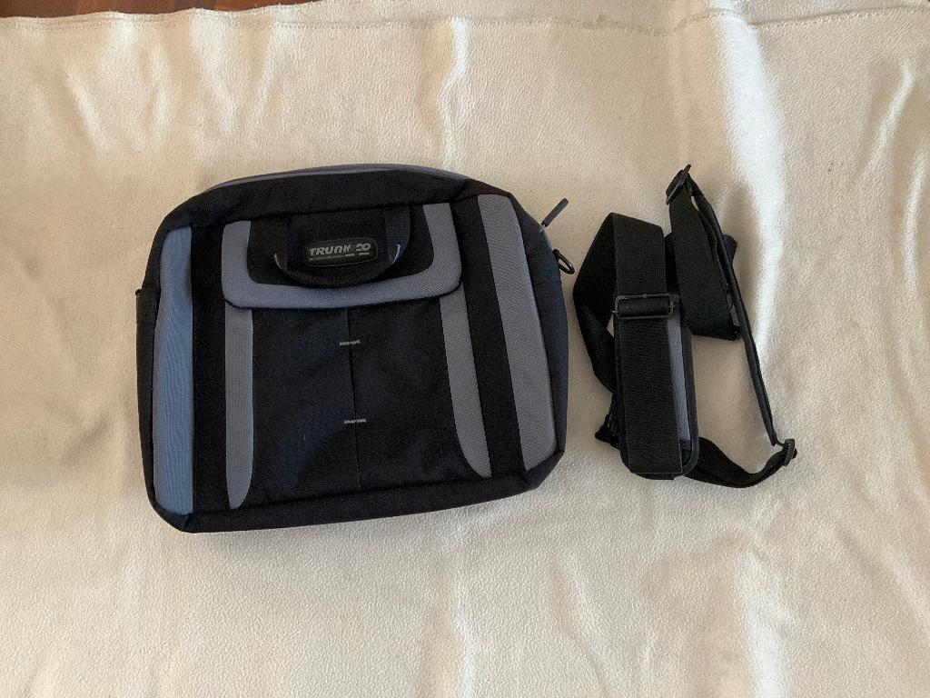 laptoptas met afneembaar schouderband, Gevoerd laptopvak, Gebruikt, Ophalen of Verzenden, Zwart