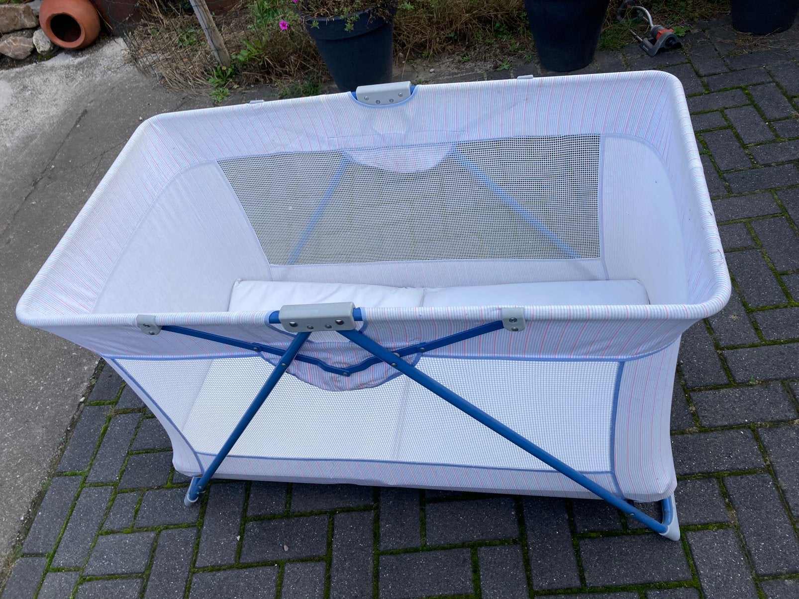 Opklapbaar campingbedje, Ophalen, Gebruikt, Reisbedje