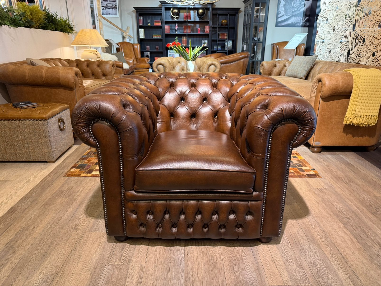 ENGELSE SALVALE CHESTERFIELD CLUBFAUTEUIL ANTIEK BRUIN LEER, Ophalen of Verzenden, Zo goed als nieuw, 75 tot 100 cm, Leer