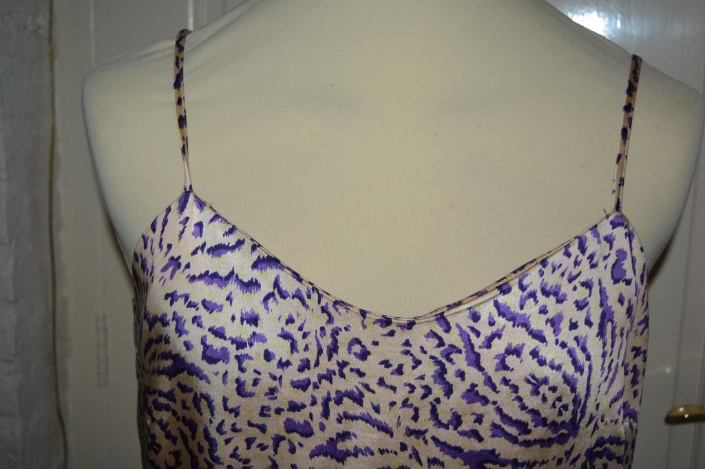 Only, mooie satijnen jurk met spaghetti bandjes, mt 40/42, Maat 38/40 (M), Only, Paars, Ophalen of Verzenden