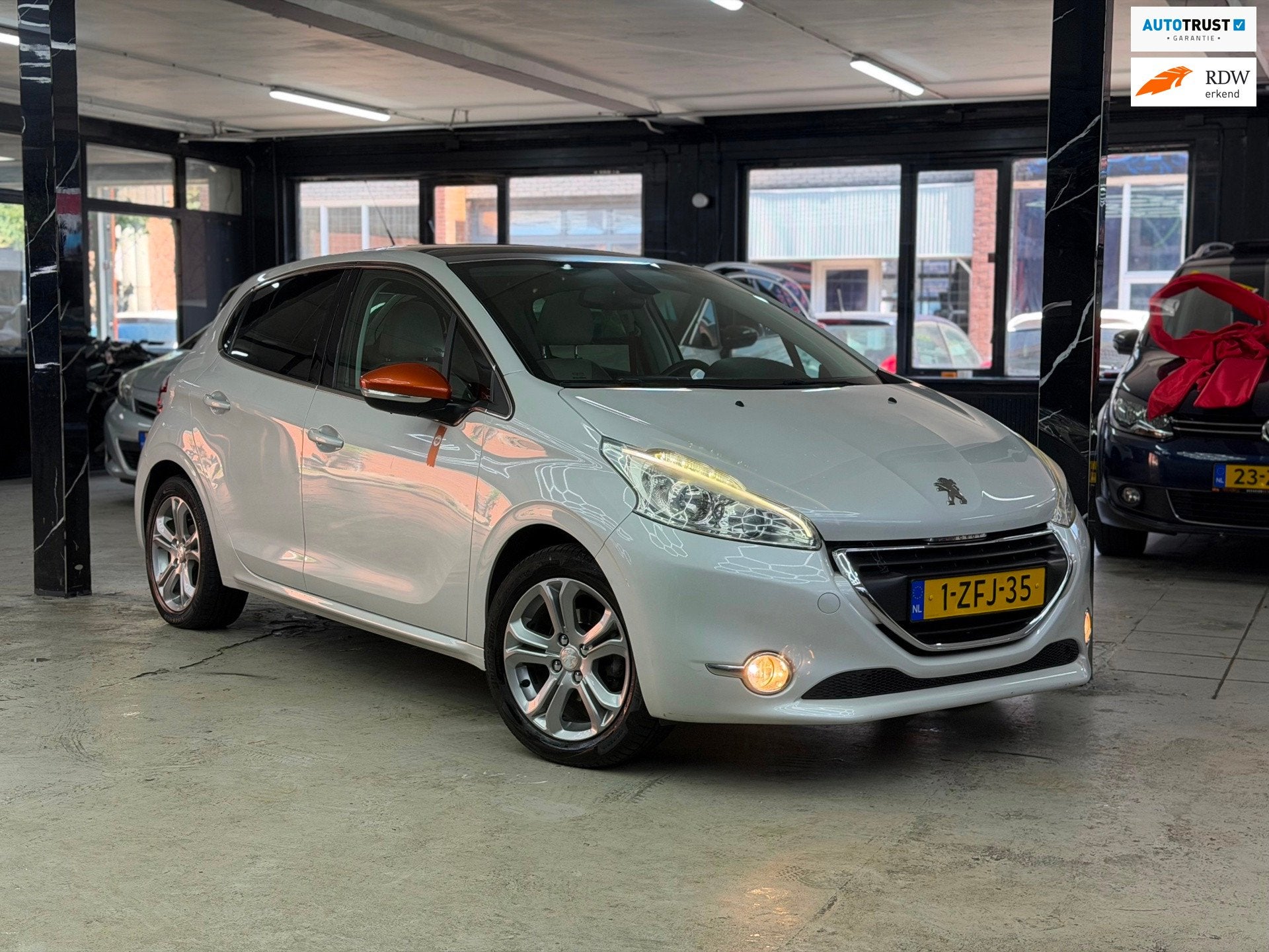 Peugeot 208 1.2 e-VTi Roland Garros Pano | Automaat | Navi, 1199 cc, 82 pk, Wit, 3 cilinders