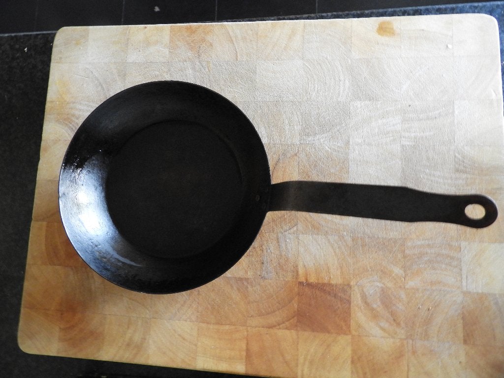 koekenpan van staal uit Fankrijk    (pannenkoekenpan), Huis en Inrichting, Gebruikt, Geschikt voor barbecue, Ophalen of Verzenden
