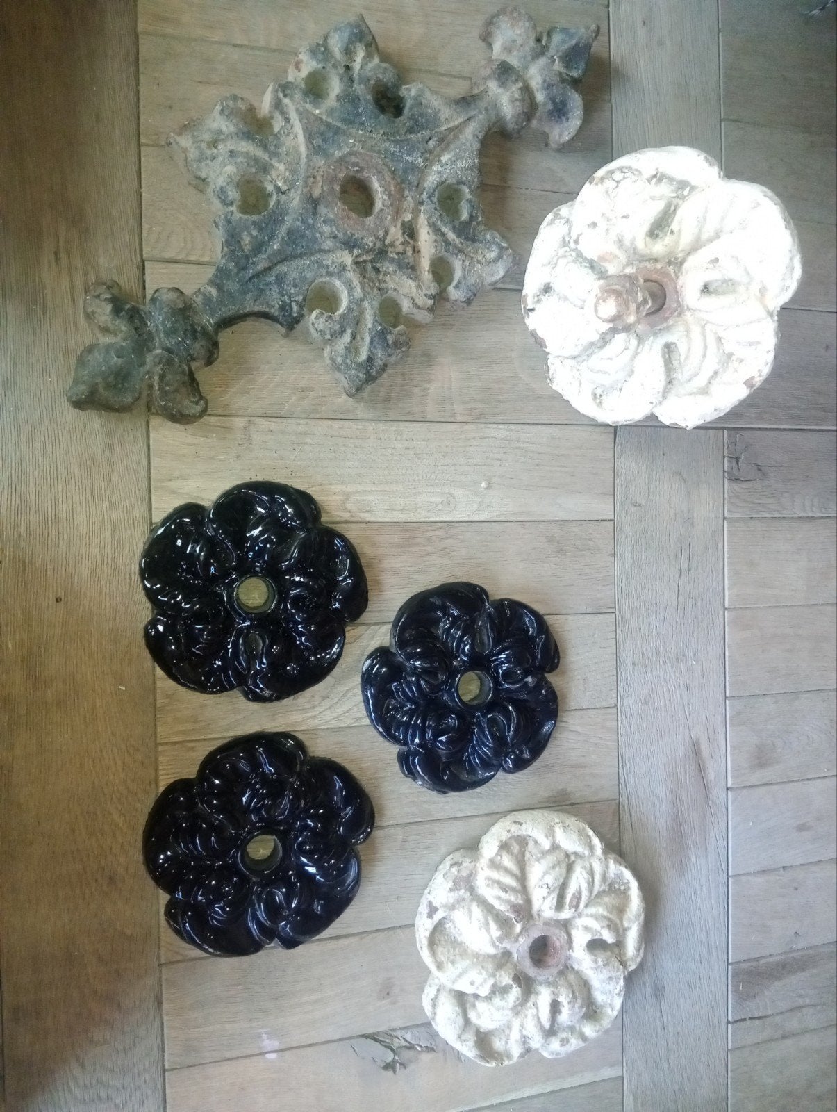 Decoratieve gietijzeren ornamenten en rozetten, Antiek en Kunst, Ophalen